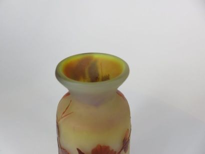 GALLE Vase en verre à décor dégagé à l'acide...