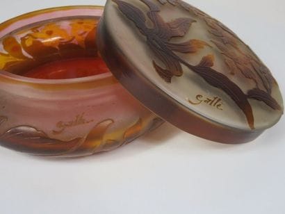 GALLE Bonbonnière couverte en verre à décor...