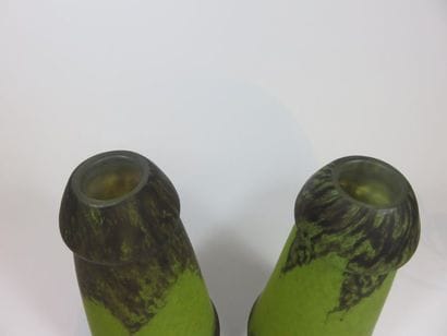 DAUM Nancy Paire de vases oblongs en verre...