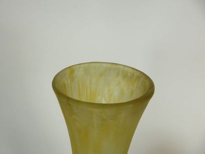 DAUM Nancy Important vase à base circulaire...