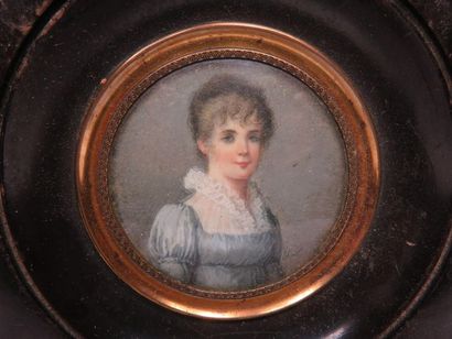 HUBERT, XIXe siècle Jeune femme à la robe...