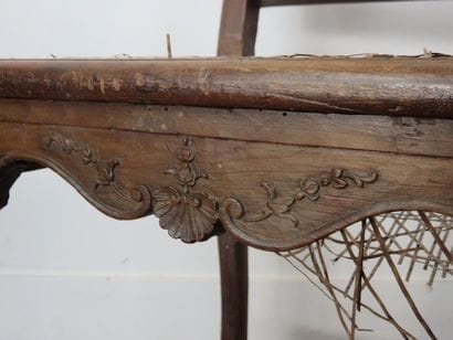 Paire de chaises en merisier et hêtre mouluré...