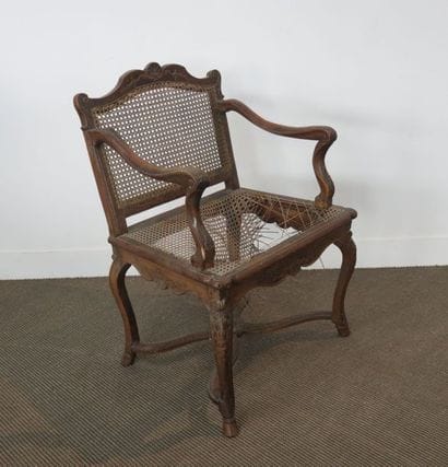 Fauteuil en merisier et hêtre mouluré et...