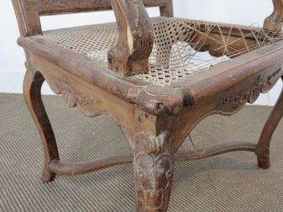 Fauteuil en merisier et hêtre mouluré et...