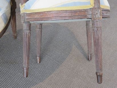 Paire de fauteuils en hêtre mouluré et sculpté,...