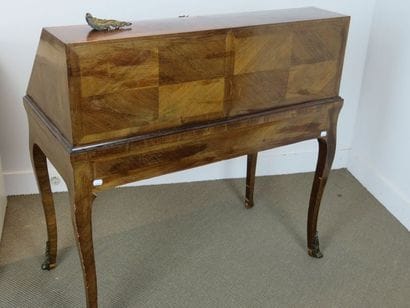 Bureau de pente en placage d’amarante en...