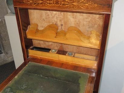 Billet doux en marqueterie de buis sur fond...