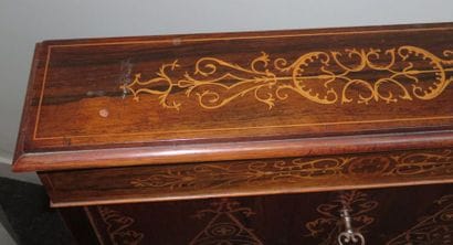 Billet doux en marqueterie de buis sur fond...