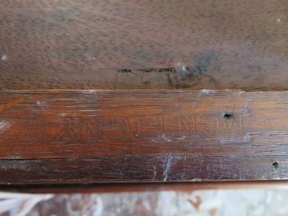 Table tric-trac en acajou mouluré et placage...