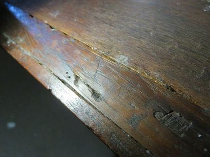 Table tric-trac en acajou mouluré et placage...