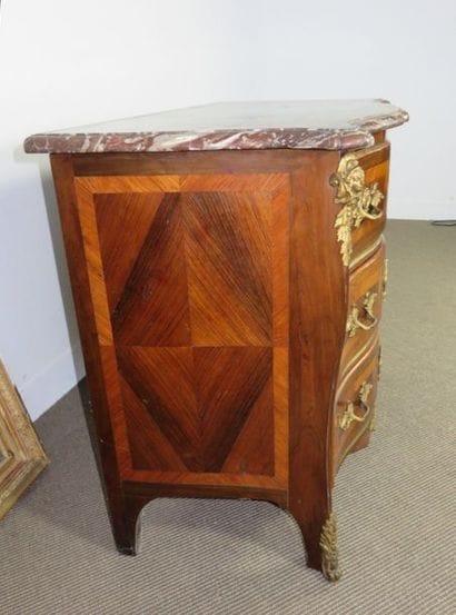 Commode en placage de palissandre en frisage,...