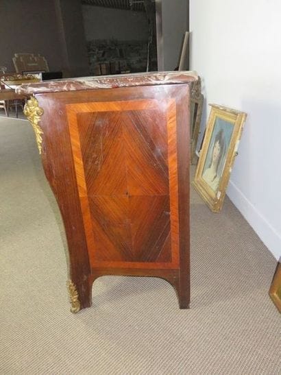 Commode en placage de palissandre en frisage,...