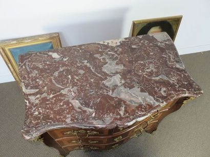 Commode en placage de palissandre en frisage,...