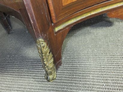 Commode en placage de palissandre en frisage,...