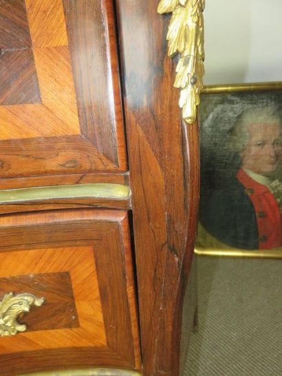 Commode en placage de palissandre en frisage,...