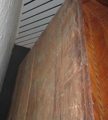 Commode scribane surmontée d'une partie haute...
