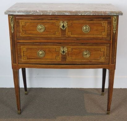 Commode en placage de bois de rose dans des...
