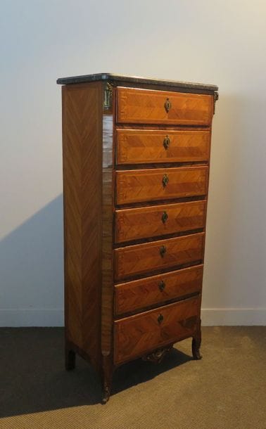 Semainier en placage de bois de rose en frisage,...