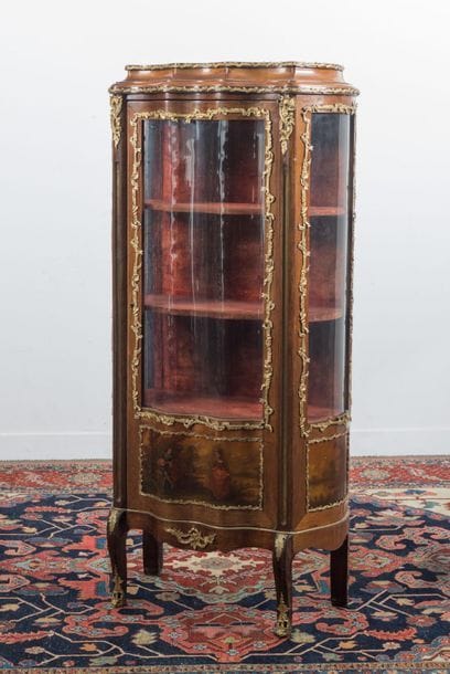 Vitrine en palissandre et placage de palissandre...