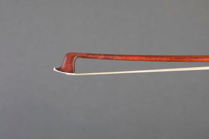 Un archet de violon de facture allemande...