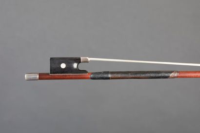 Un archet de violon de facture allemande...