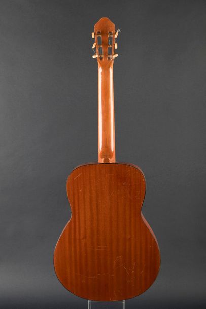 Guitare d’étude, probablement de fabrication...