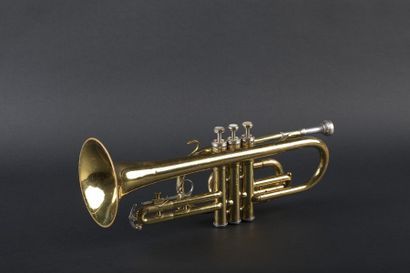 Un cornet à piston “KING 602 USA” en laiton...