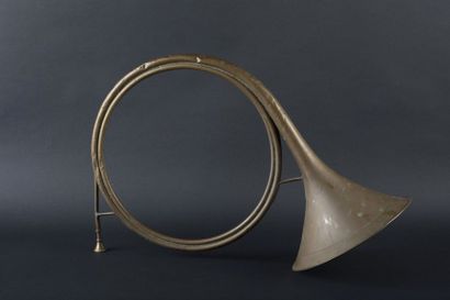 Une trompe de chasse “FRANÇOIS PERINET A...