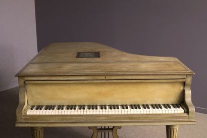 Joli et original piano 1/4 queue français...