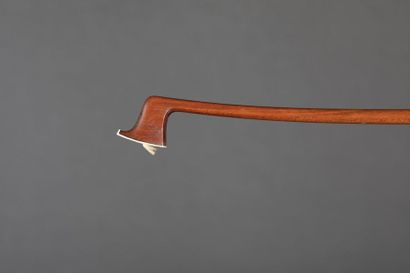 Bel archet de violon français de “Victor...