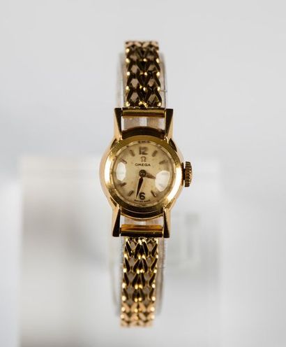 OMEGA - Vers 1965
Montre bracelet en or 750...