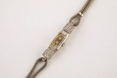 Montre bracelet Art Déco en platine, boîtier...