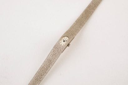 M.P - Vers 1970
Montre bracelet en or gris...