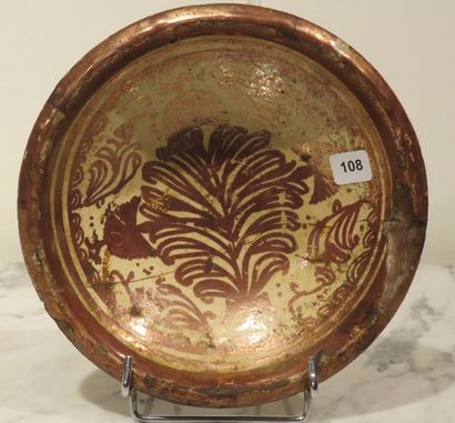 ESPAGNE, MANISES
Petit plat rond à décor...