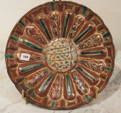 Espagne
Coupe godronnée sur piédouche à décor...