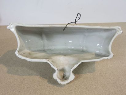 MOUSTIERS
Grande console de forme contournée...