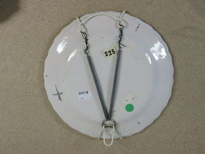 MOUSTIERS
Un plat ovale et une assiette à...