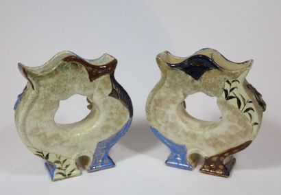 SAINT-CLÉMENT
Paire de vases en forme d'anneau...