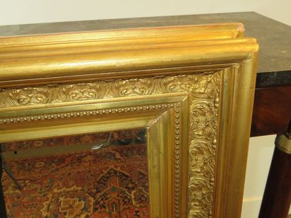 MIROIR RECTANGULAIRE à encadrement en bois...