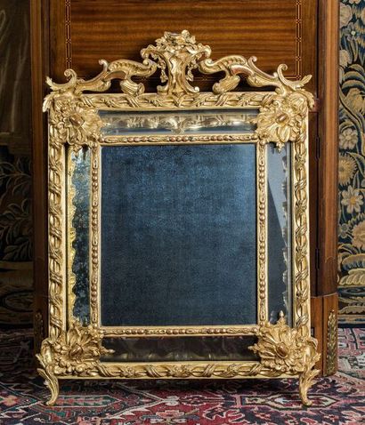 MIROIR à parecloses en bois et stuc doré,...