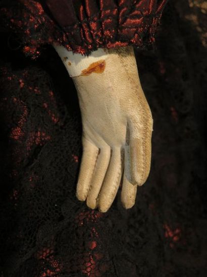 POUPEE PAULINE, corps en peau (petites réparations...