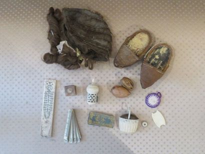 NECESSAIRE A COUTURE en os - Vers 1880/1900
On...