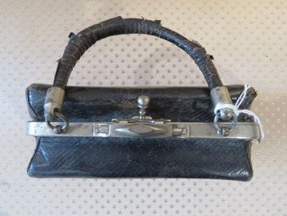 PETIT SAC DE VOYAGE pour PAULINE en cuir...