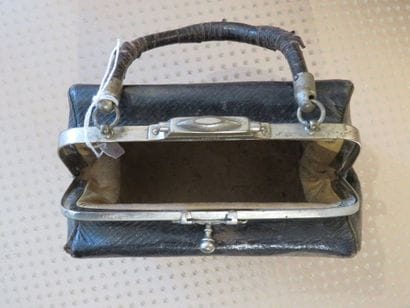 PETIT SAC DE VOYAGE pour PAULINE en cuir...