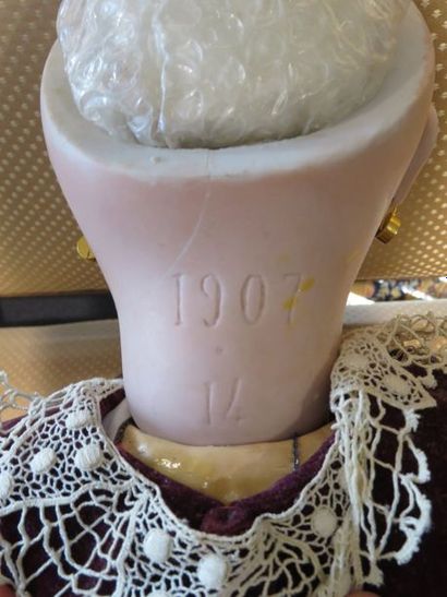 POUPEE SFBJ 1907, 75 cm. T 14, yeux verre...