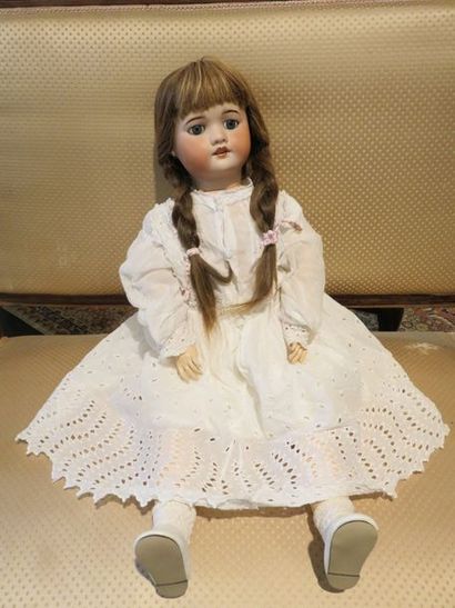 POUPEE SFBJ 60. Paris, T. 9, yeux verre Perruque...