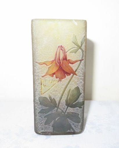 DAUM Nancy
Vase quadrangulaire à décor dégagé...