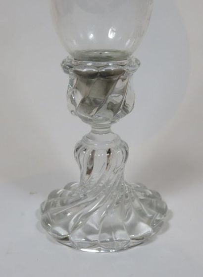 BACCARAT France
Photophore en verre moulé,...