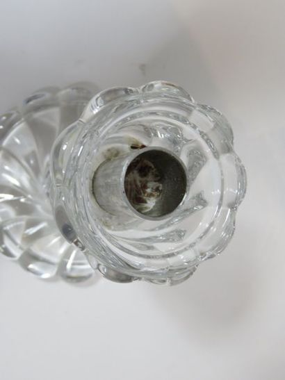 BACCARAT France
Photophore en verre moulé,...