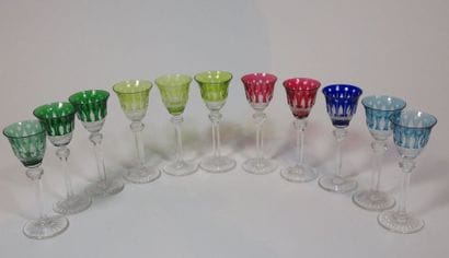 SAINT-LOUIS
Suite de onze verres à porto...